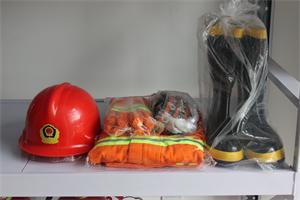 97式消防头盔,消防服,消防靴
